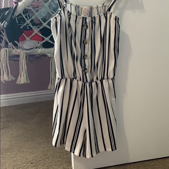 Jumps you a few stains but cute and comfy casual - Picture 1 of 16